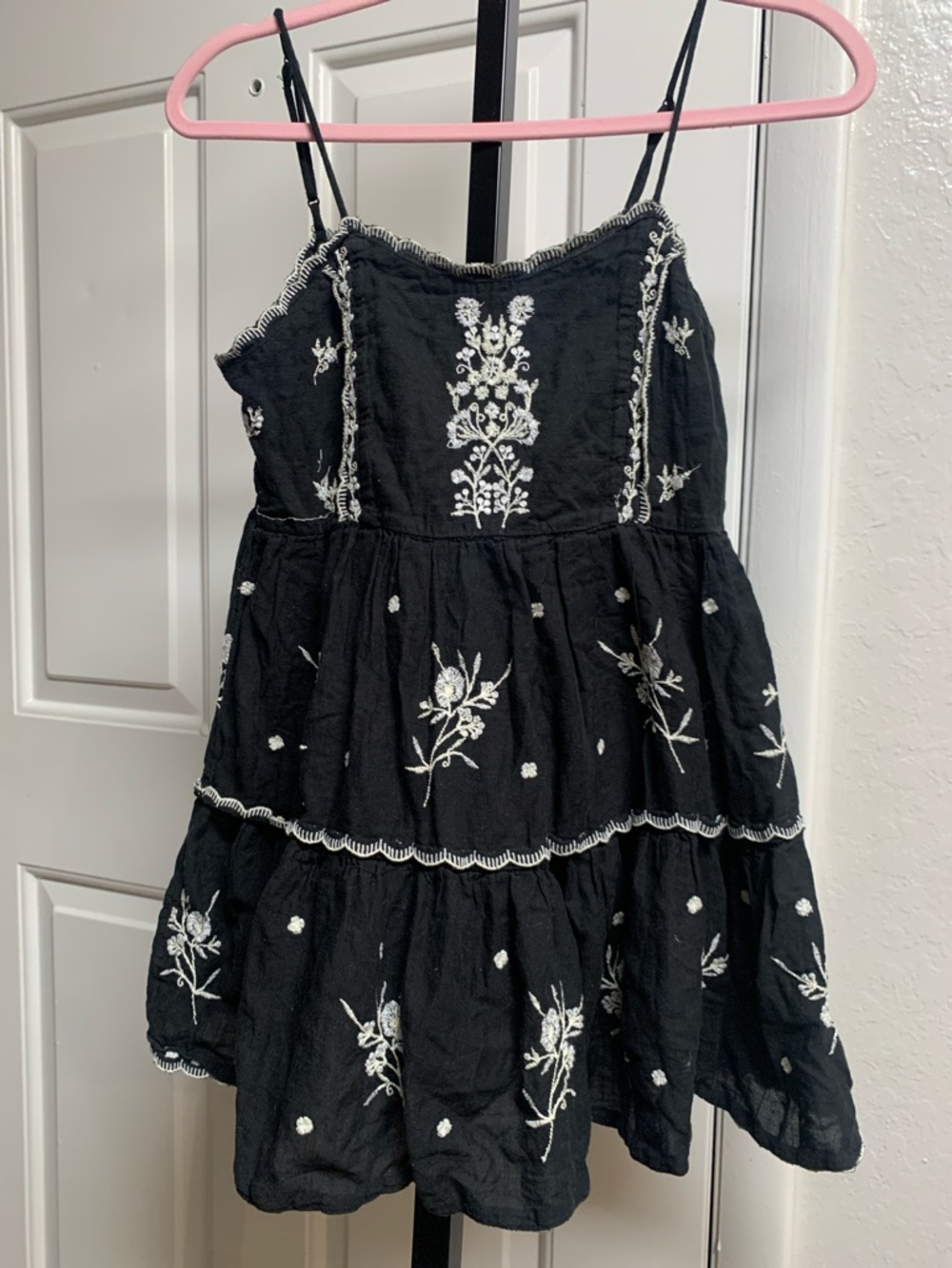 Urban outfitters hanna embroidered floral boho tiered spring whimsical top xs - Picture 6 of 8